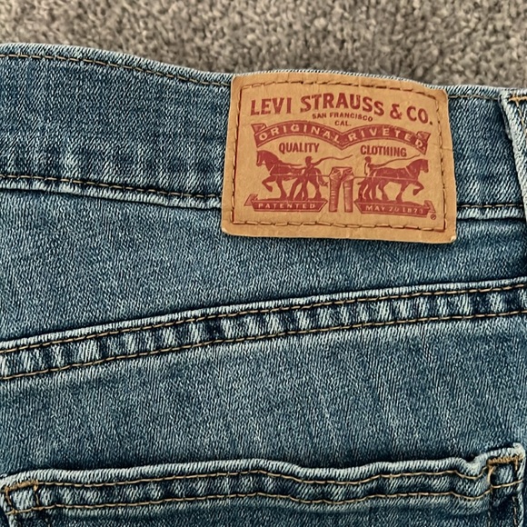 Levi’s High Waisted Shorts - Picture 2 of 4